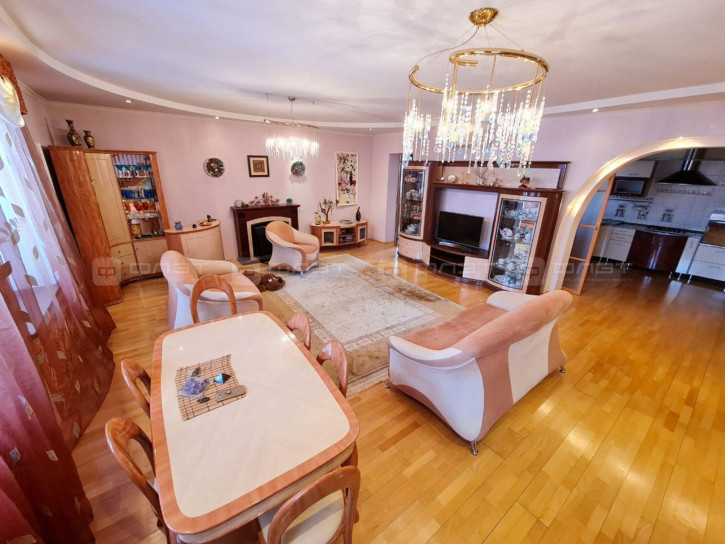 4-комн квартира ул. Заря, дом 7а