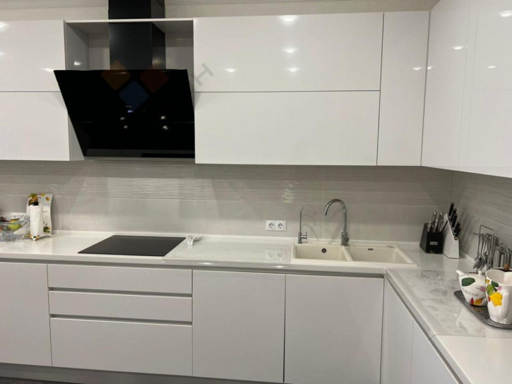 4-комн квартира Баварская ул, 8