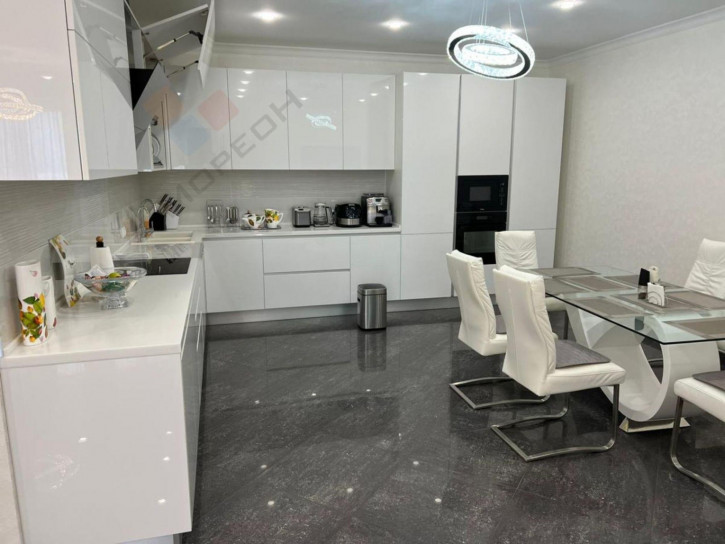 4-комн квартира Баварская ул, 8