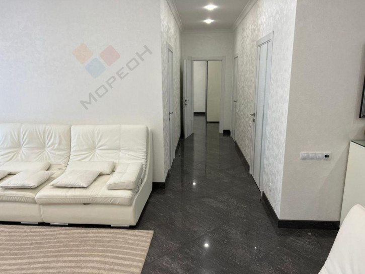 4-комн квартира Баварская ул, 8