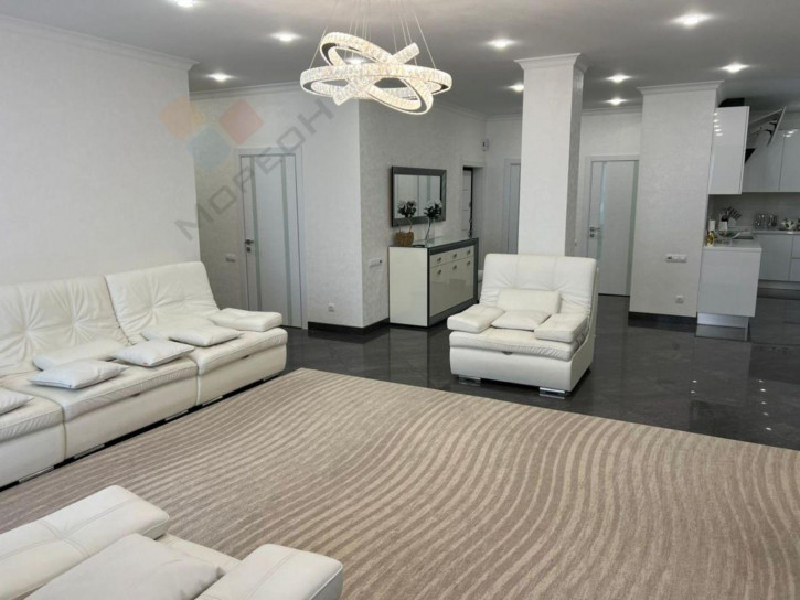 4-комн квартира Баварская ул, 8