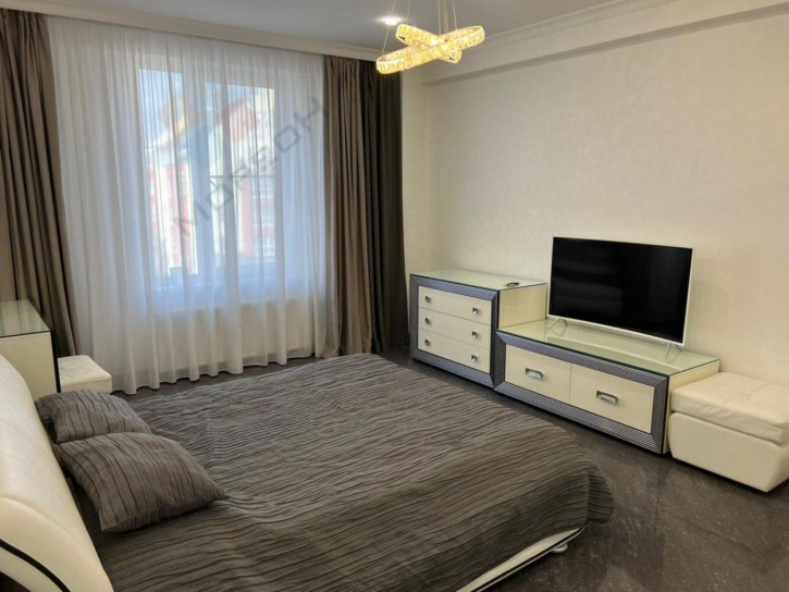 4-комн квартира Баварская ул, 8