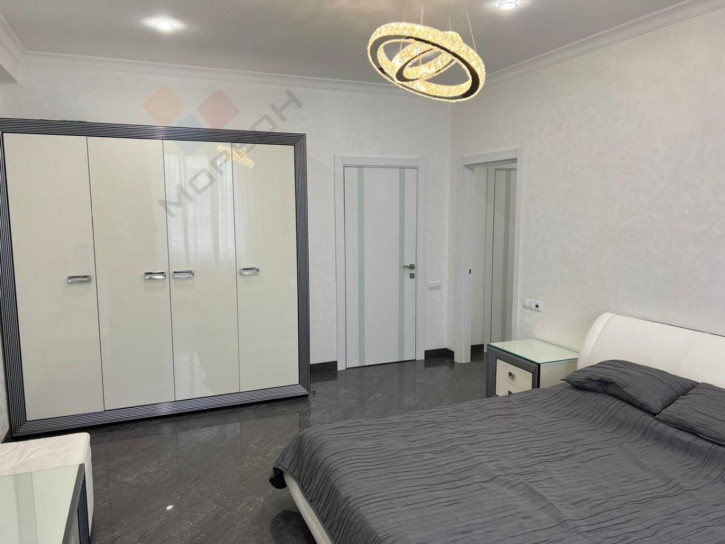 4-комн квартира Баварская ул, 8