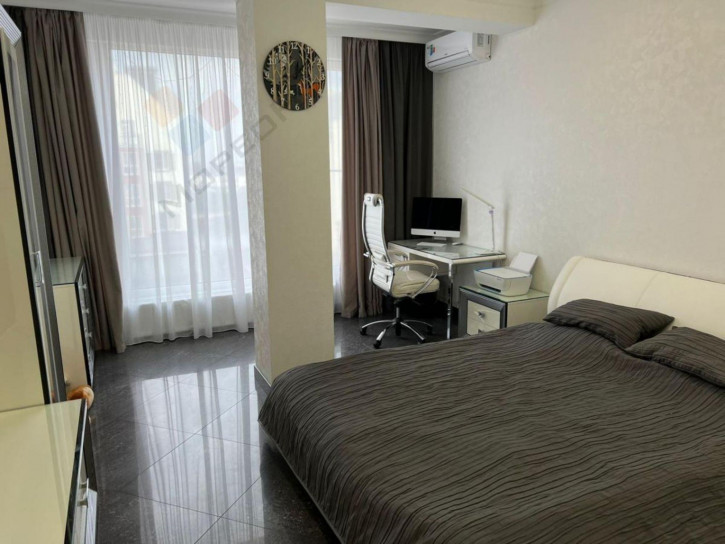 4-комн квартира Баварская ул, 8
