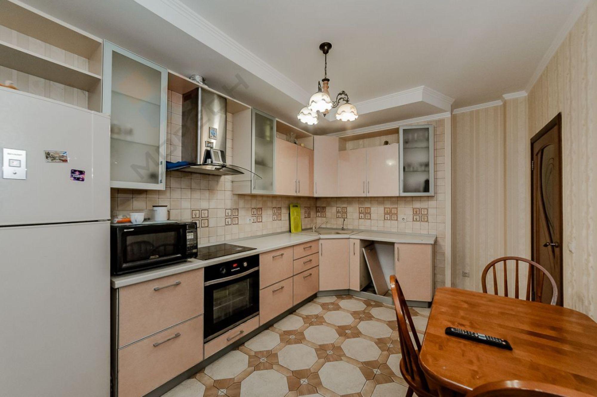 Купить квартиру за 12 800 000 рублей на им. Думенко ул, 21