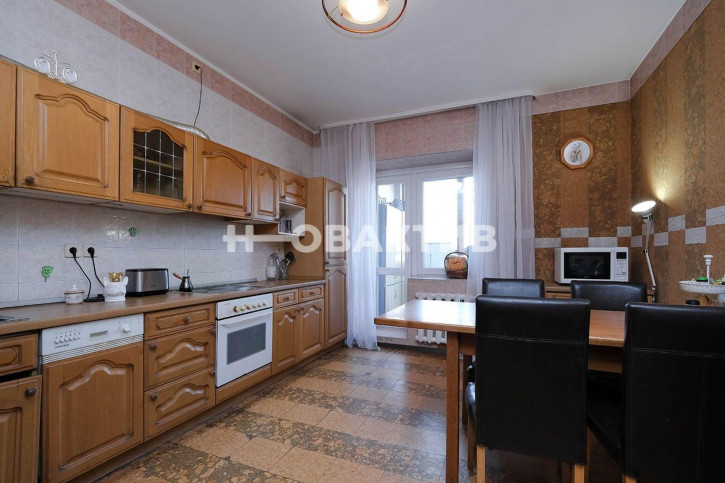 6-комн квартира улица Фрунзе, 63
