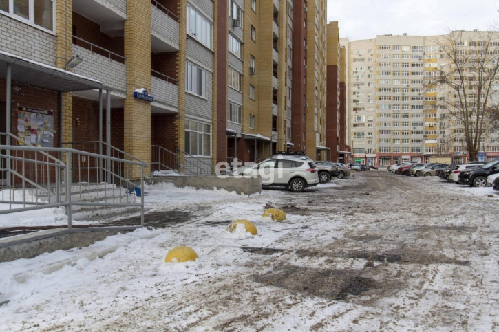 Гараж/парковка Максима Горького 83