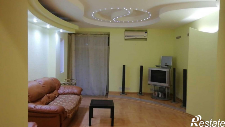 3-комн квартира ул. Чехова,32