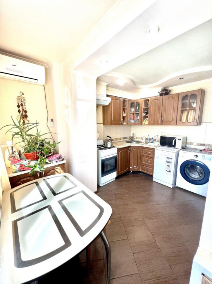 2-комн квартира Долина Роз ул, 21