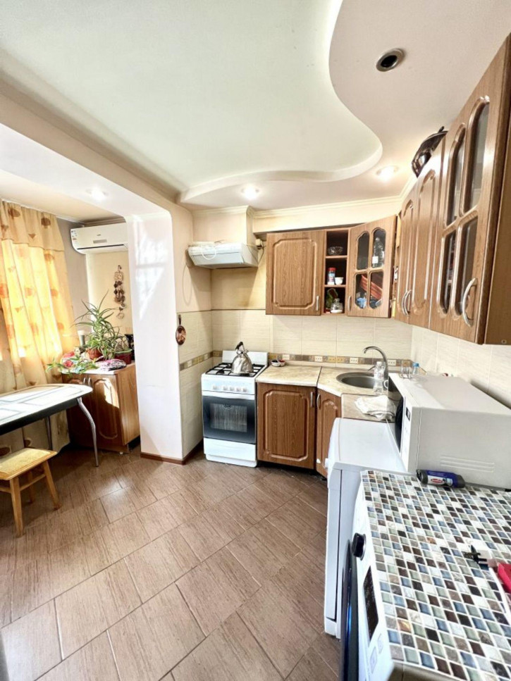 2-комн квартира Долина Роз ул, 21