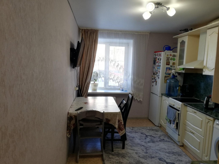 3-комн квартира Островского, 34