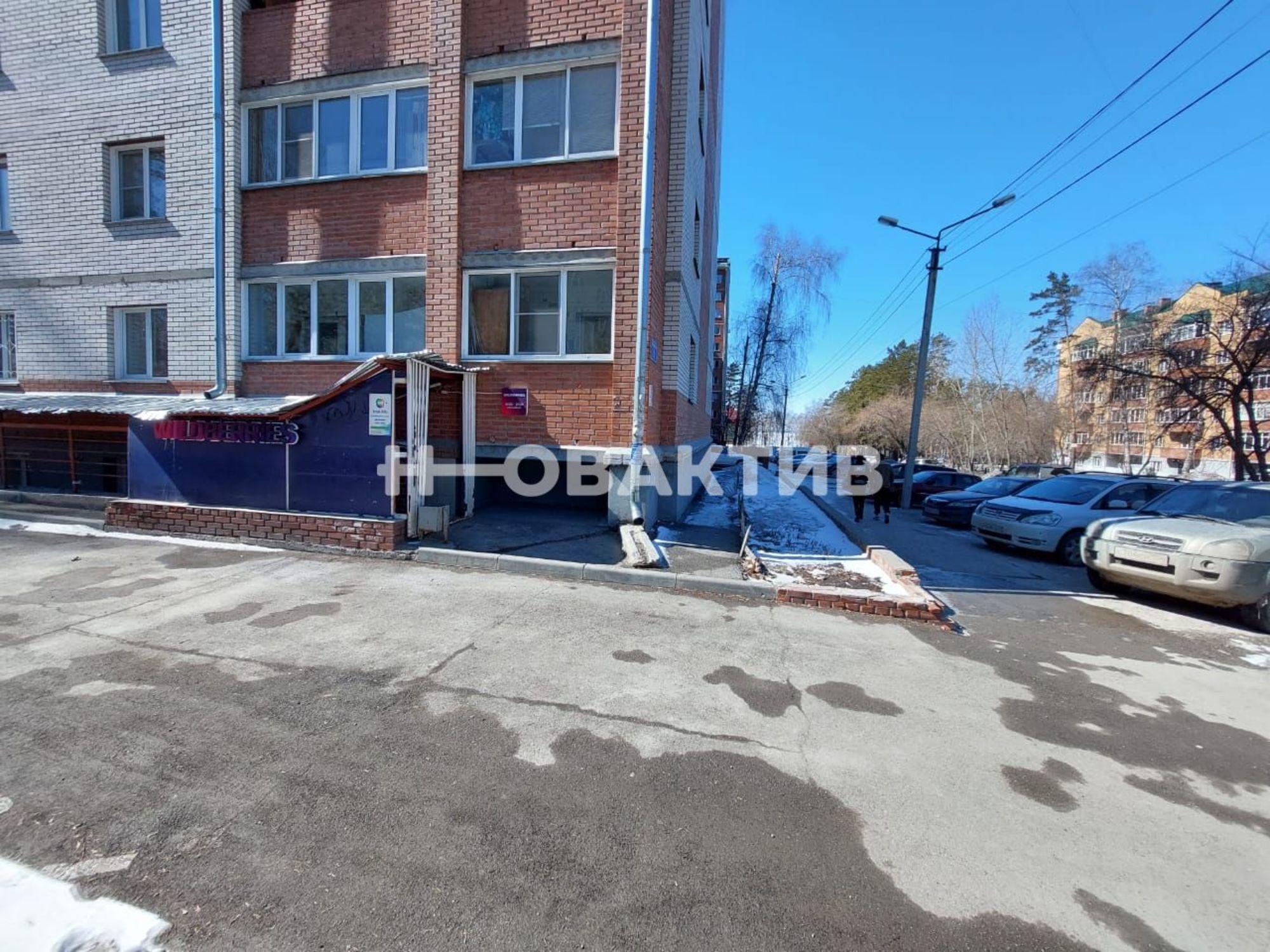 Купить торговое помещение за 13 000 000 рублей на улица Новосибирская, 4