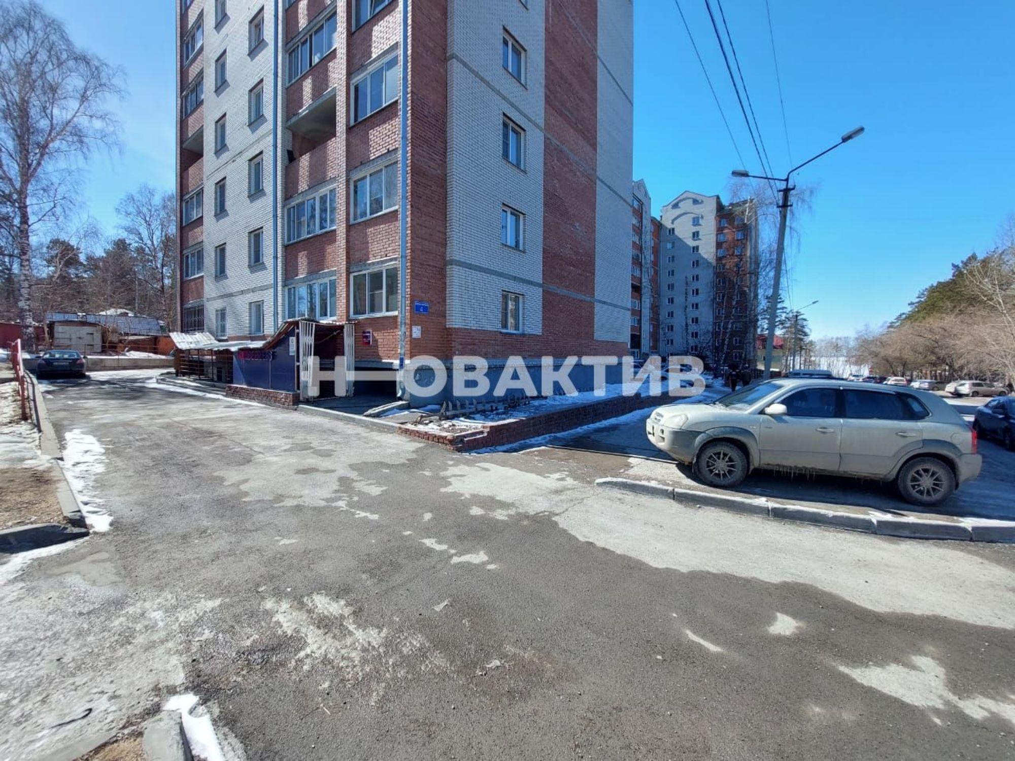 Купить торговое помещение за 13 000 000 рублей на улица Новосибирская, 4
