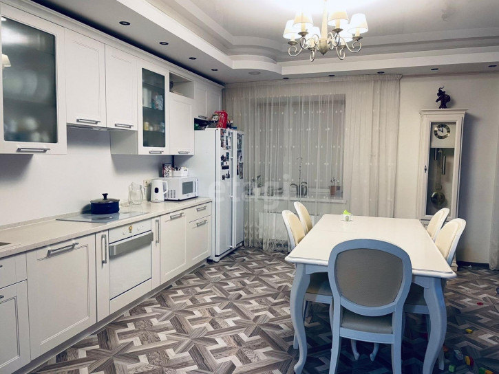 3-комн квартира Зои Космодемьянской, 42а