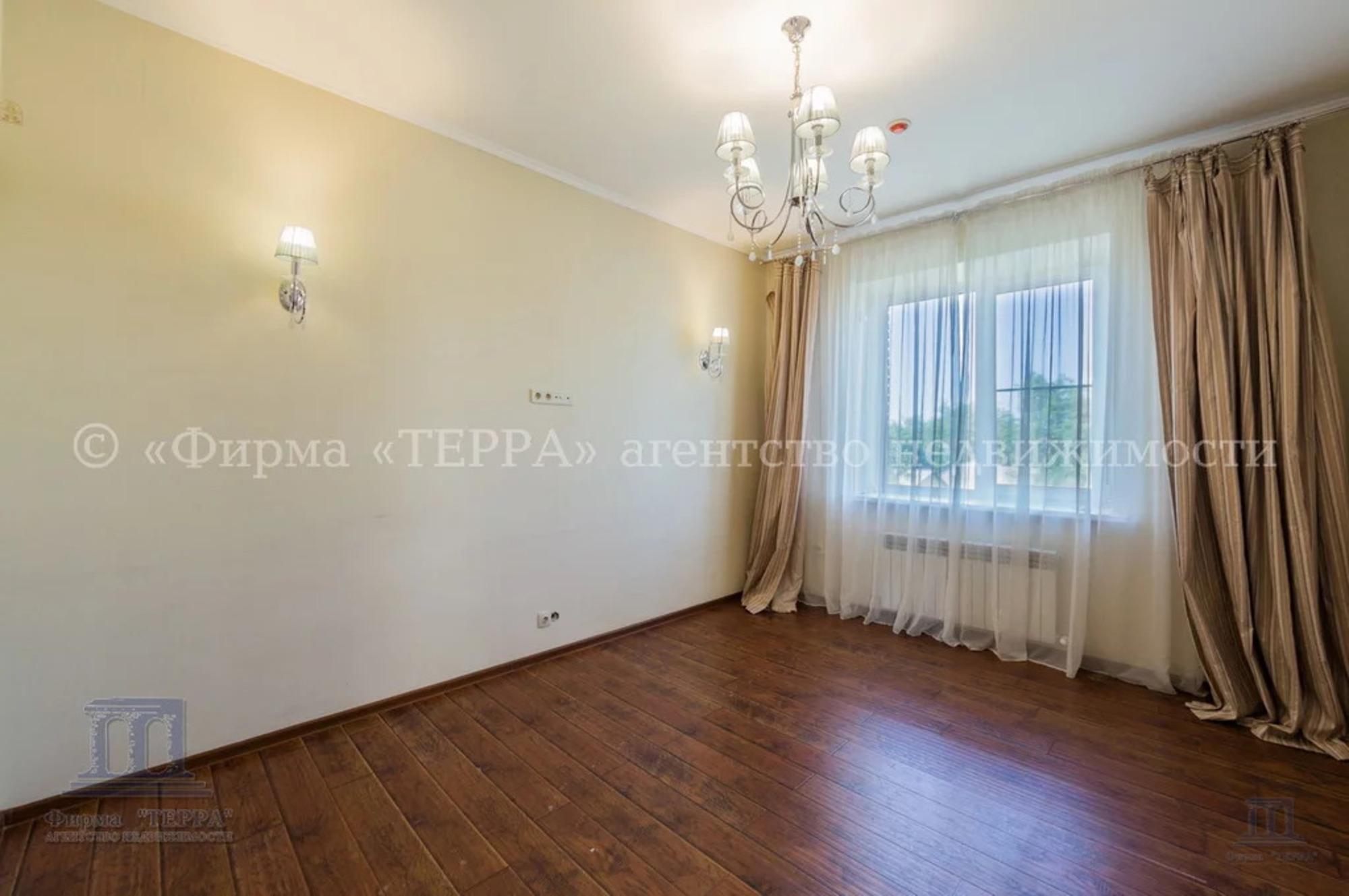 Купить дачу, дом, коттедж за 25 000 000 рублей на ул. Ровенская, 114