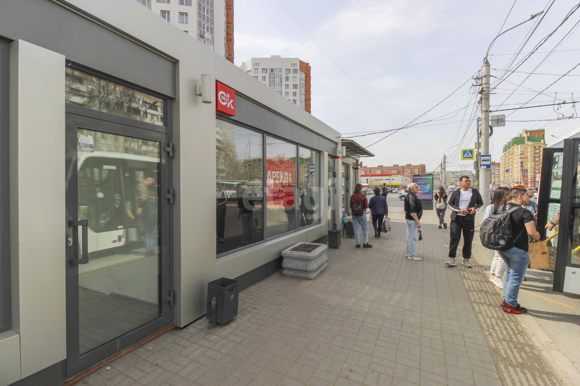 Сдать торговое помещение за 48 300 рублей на 70 лет Октября 3
