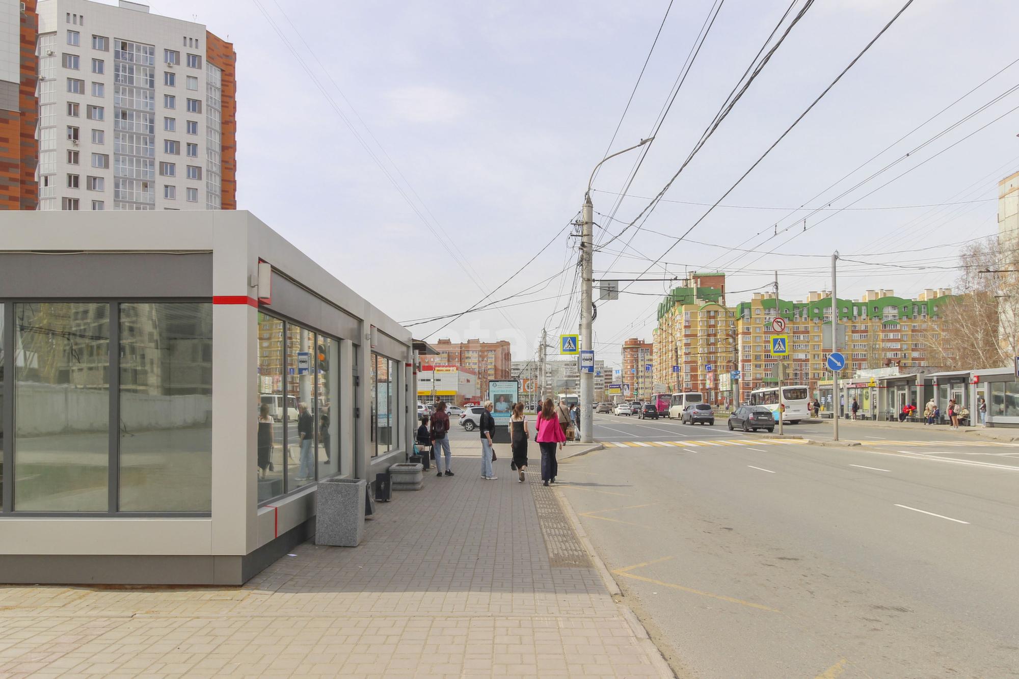Сдать торговое помещение за 48 300 рублей на 70 лет Октября 3