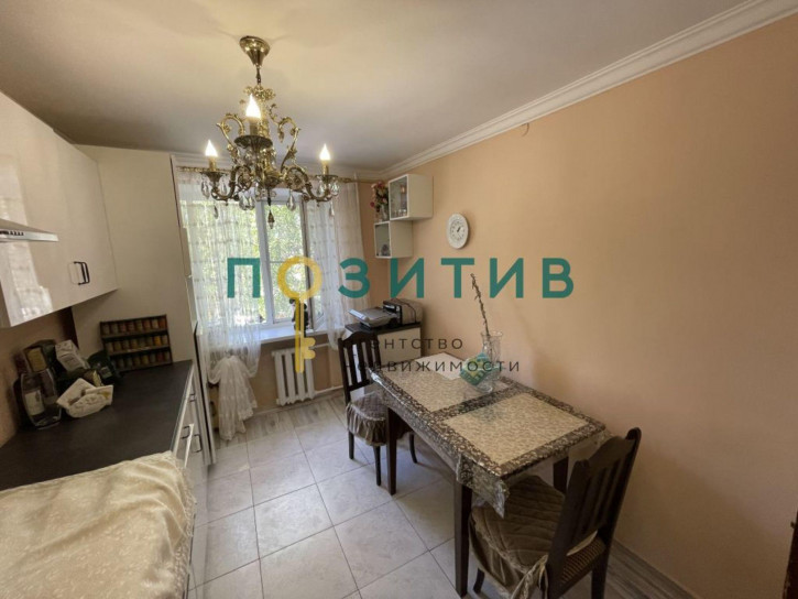 3-комн квартира Захарова , 10