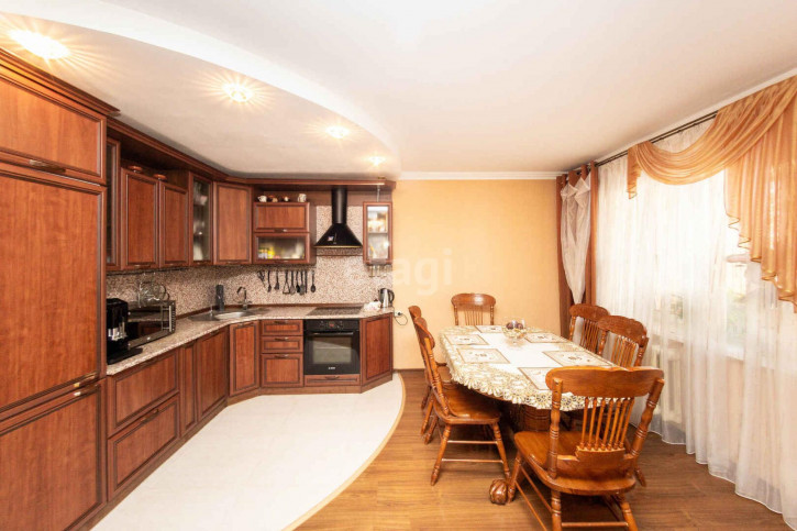 3-комн квартира Малая Боровская, 38