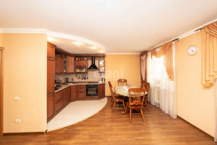 3-комн квартира Малая Боровская, 38