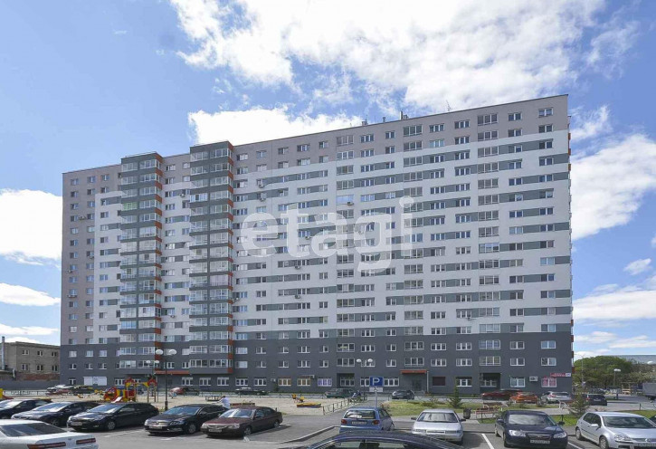 2-комн квартира Бакинских Комиссаров, 3/1
