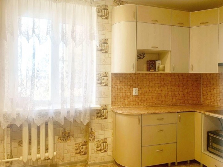 2-комн квартира Вятская ул, 65
