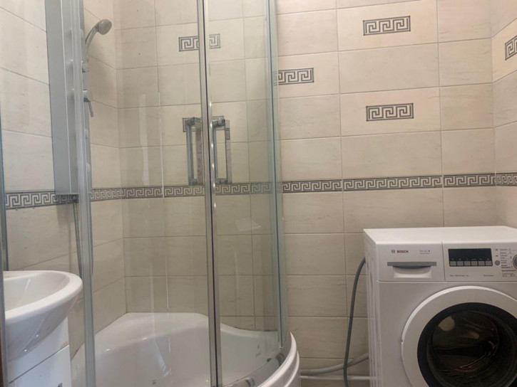 2-комн квартира Вятская ул, 65