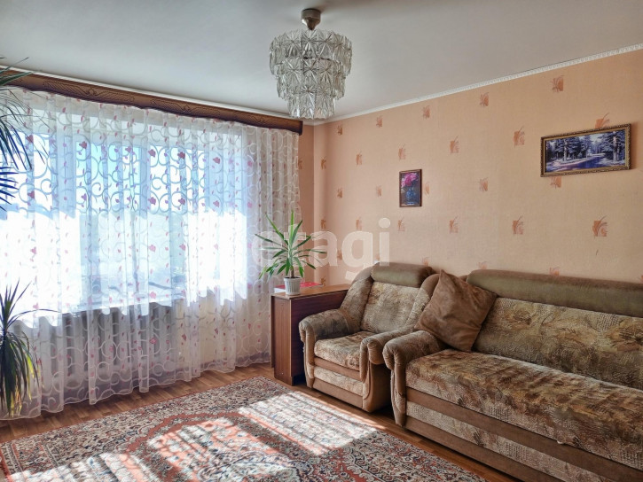 3-комн квартира Ленинградская улица, 85