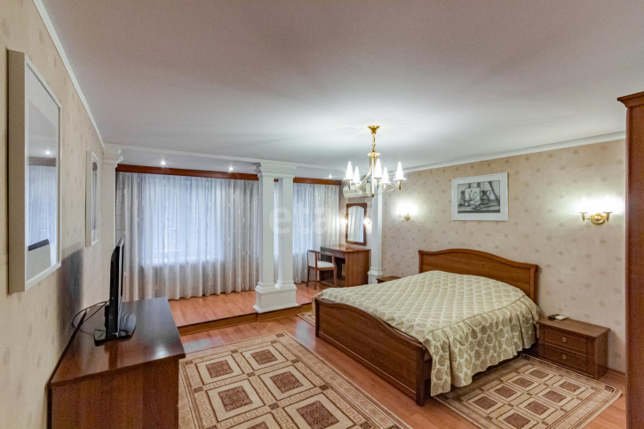 4-комн квартира улица Возрождения, 24  к
