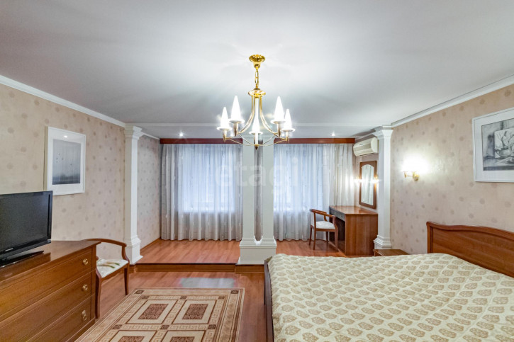 4-комн квартира улица Возрождения, 24  к