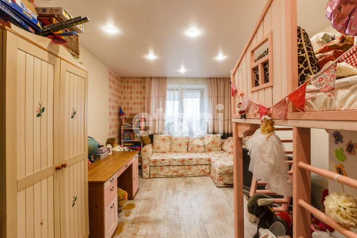 3-комн квартира улица Челюскинцев, 47