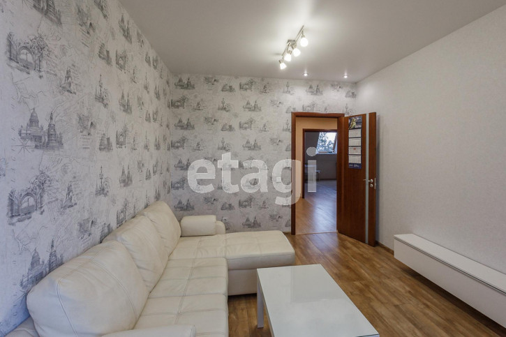 2-комн квартира улица Панкратова, 40