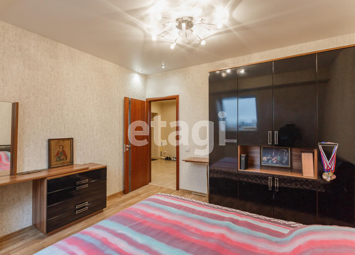 2-комн квартира улица Панкратова, 40
