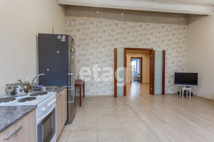 2-комн квартира улица Панкратова, 40