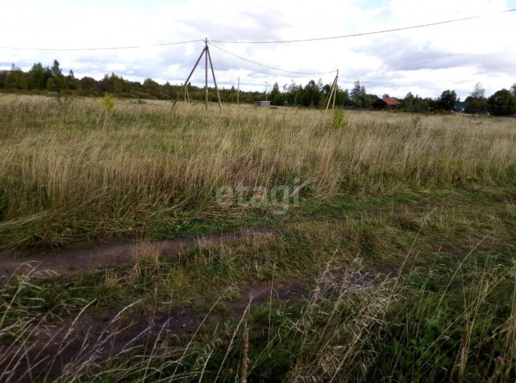 Земельный участок ,
