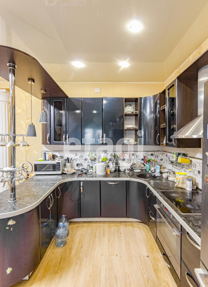 3-комн квартира улица Челюскинцев, 32