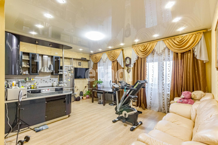 3-комн квартира улица Челюскинцев, 32