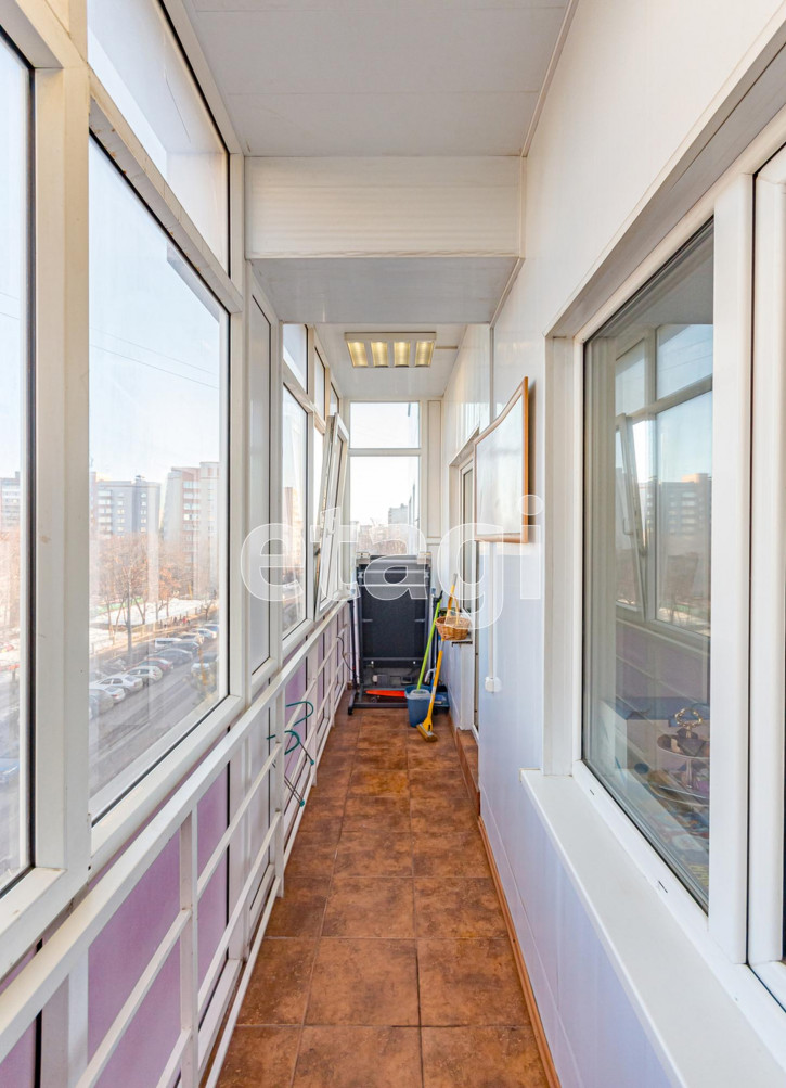 3-комн квартира улица Челюскинцев, 32