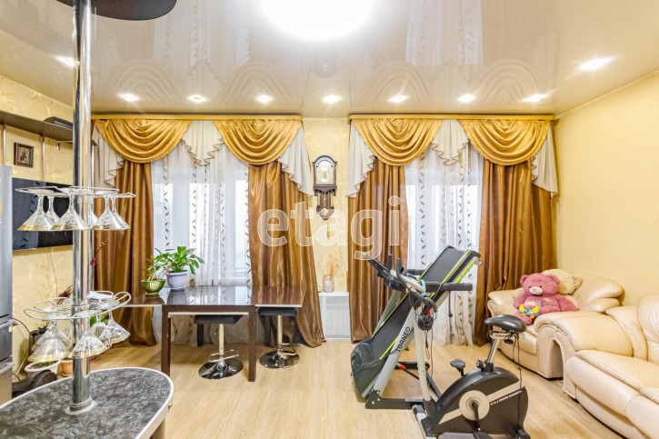 3-комн квартира улица Челюскинцев, 32