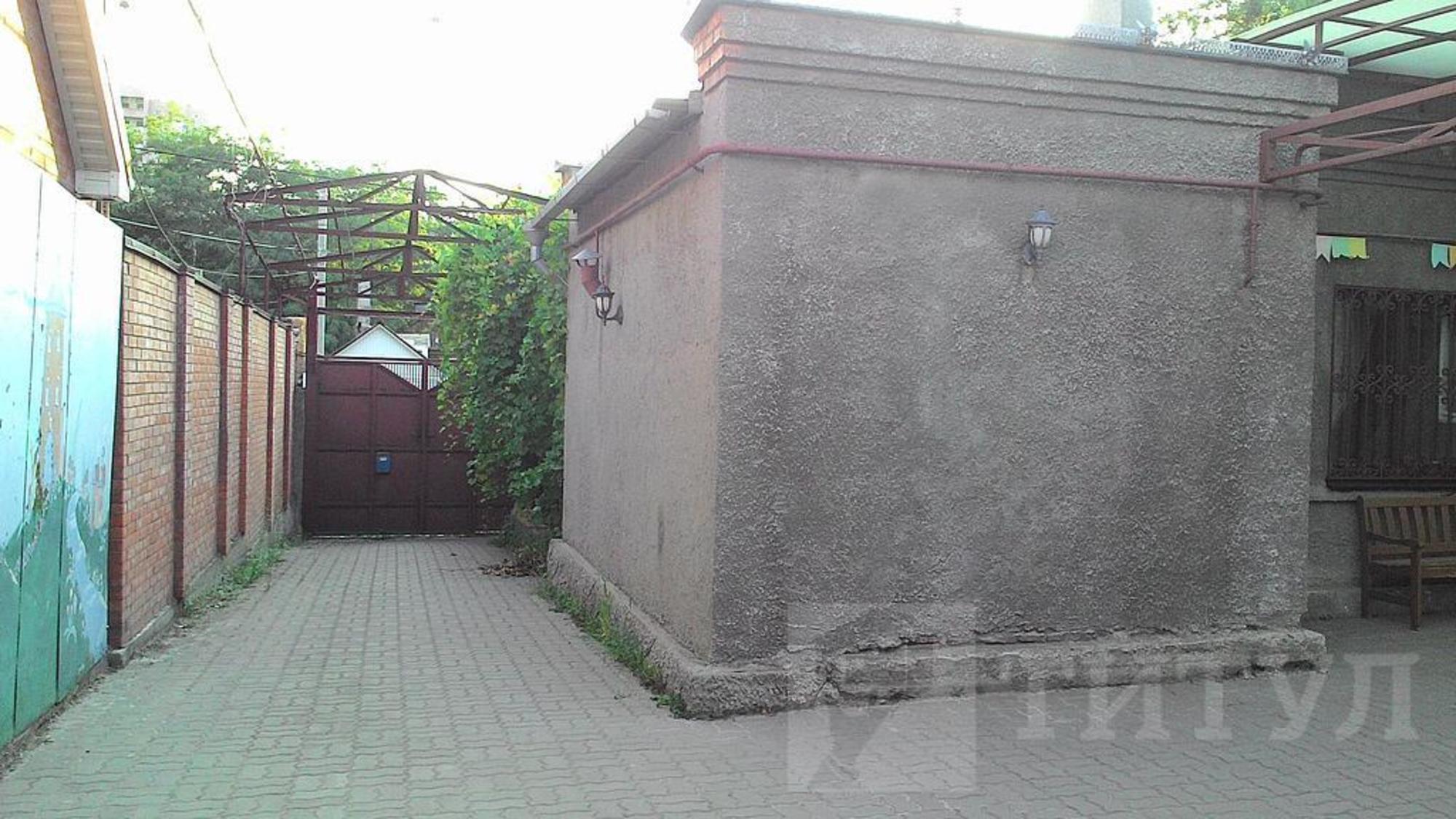 Купить дачу, дом, коттедж за 16 000 000 рублей на Нахичевань, ул. 1-я линия
