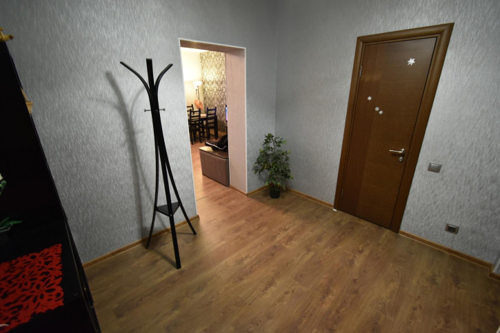 3-комн квартира Коммунистическая ул, 105