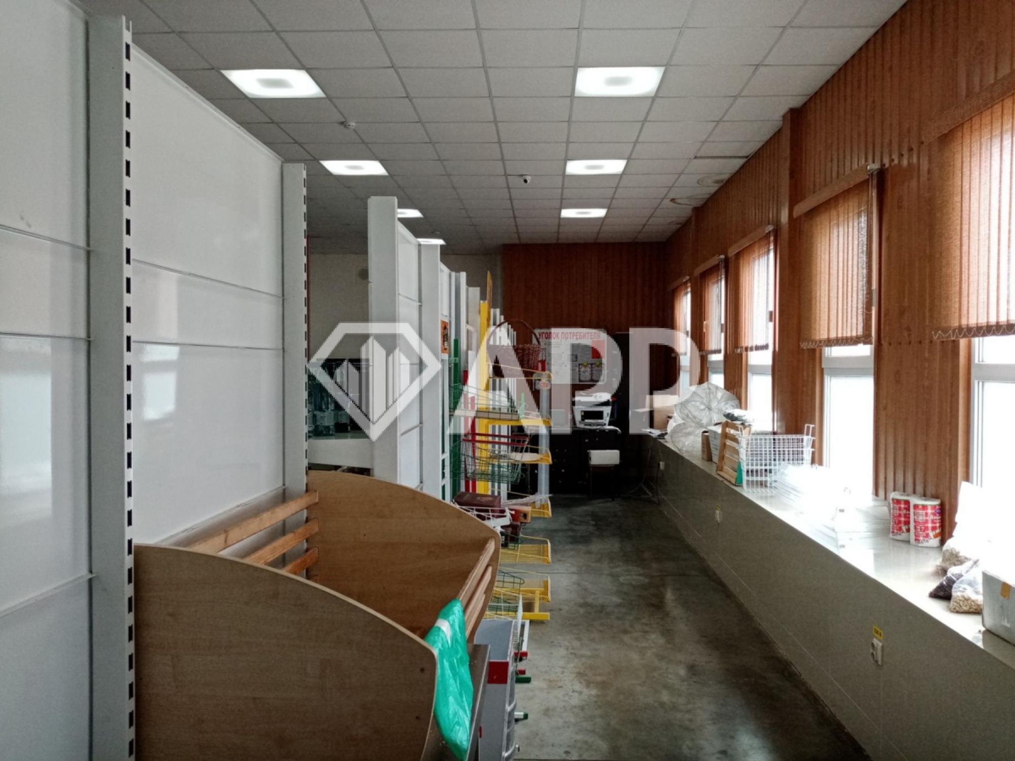 Сдать торговое помещение за 240 000 рублей на ул Луначарского, 23