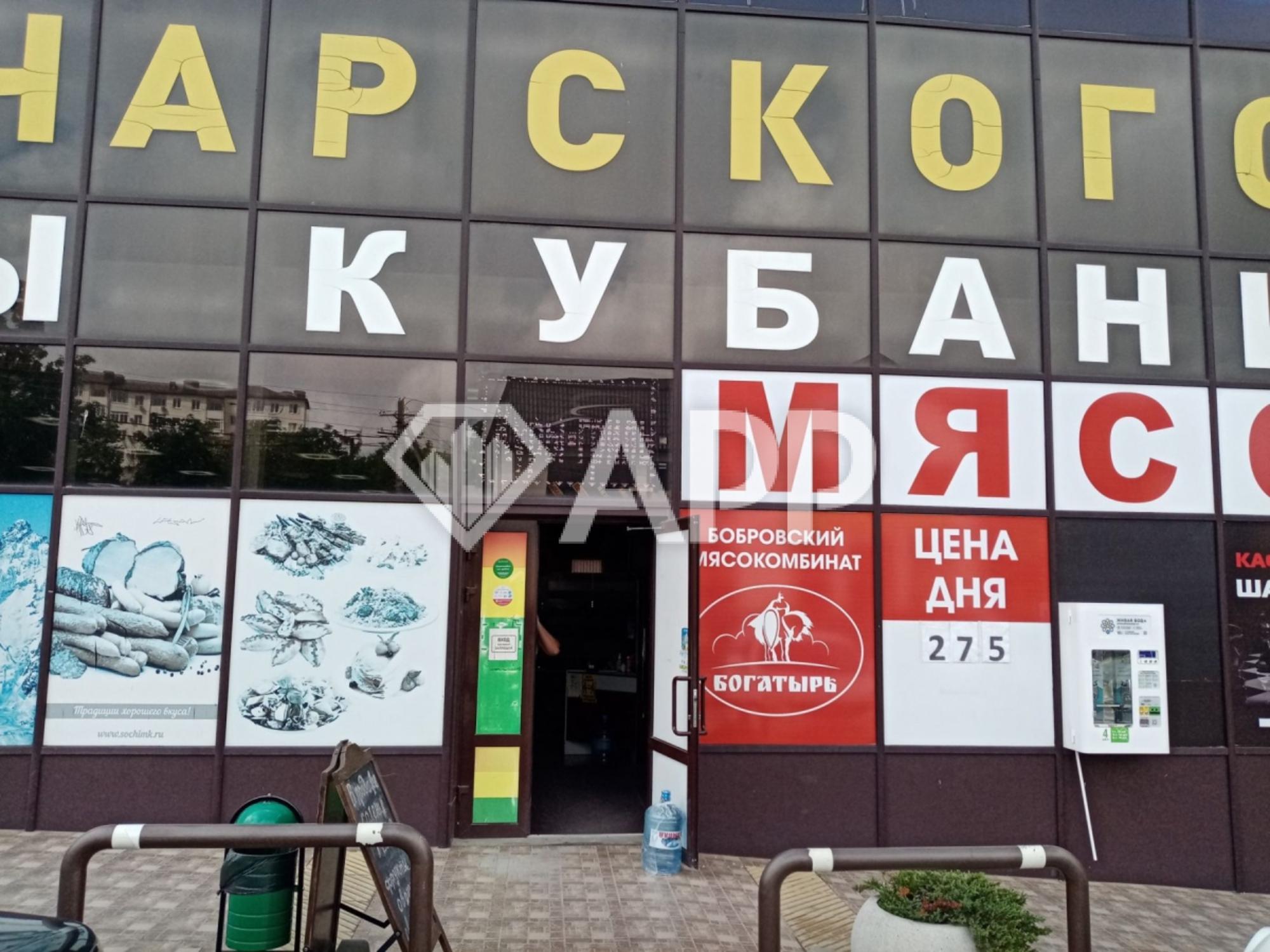 Сдать торговое помещение за 240 000 рублей на ул Луначарского, 23