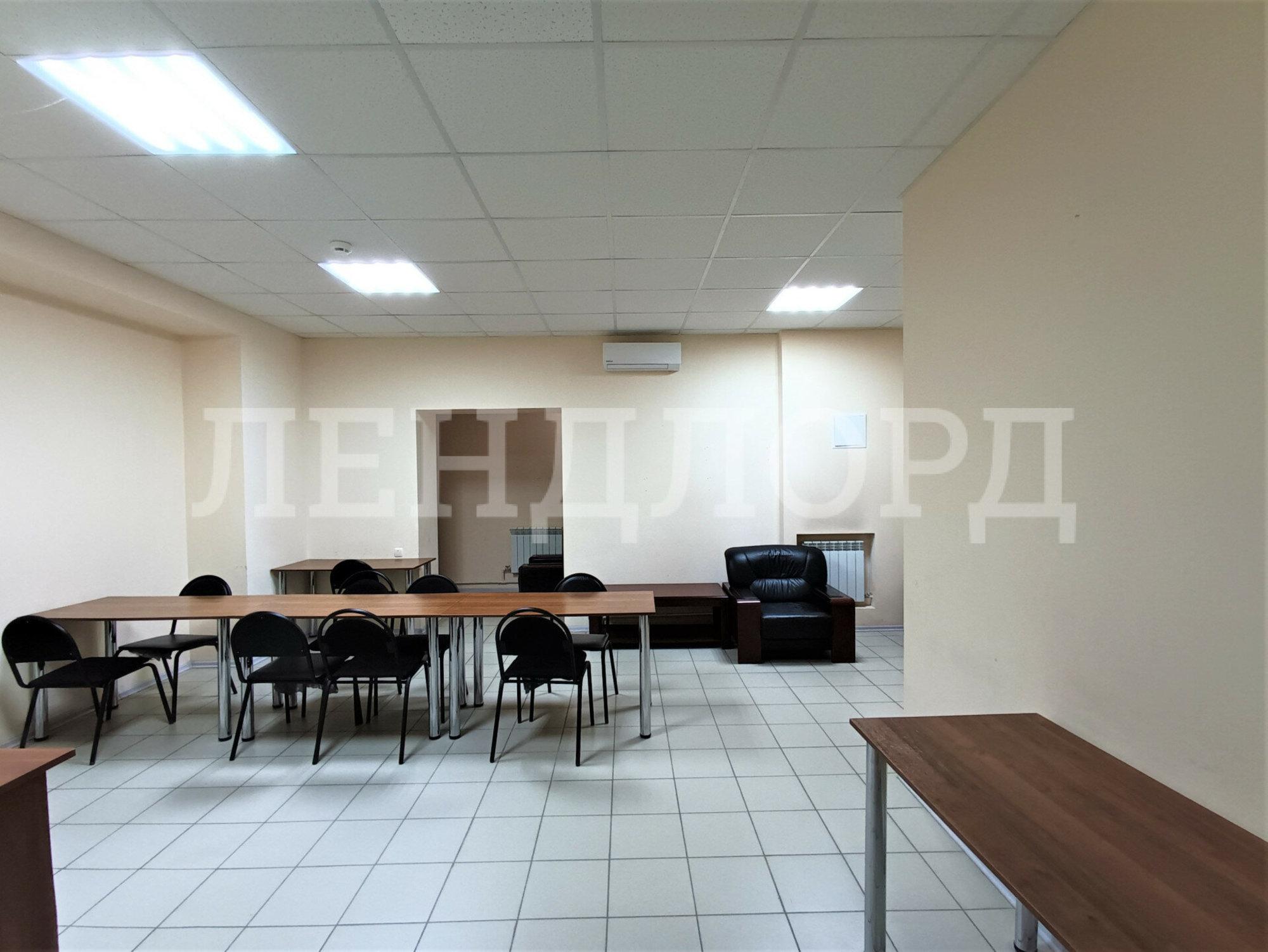 Купить офис, помещение под офис за 14 500 000 рублей на проспект 40-летия Победы