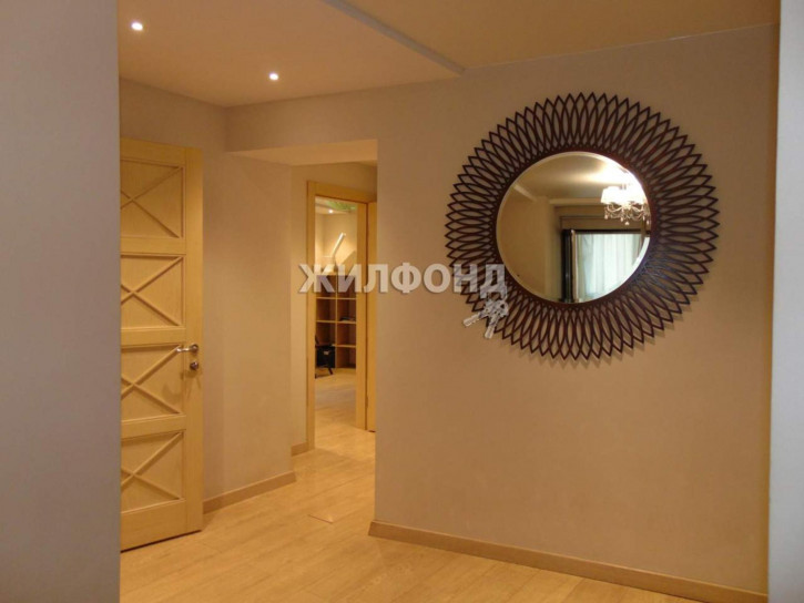 3-комн квартира Сибревкома улица, д.4