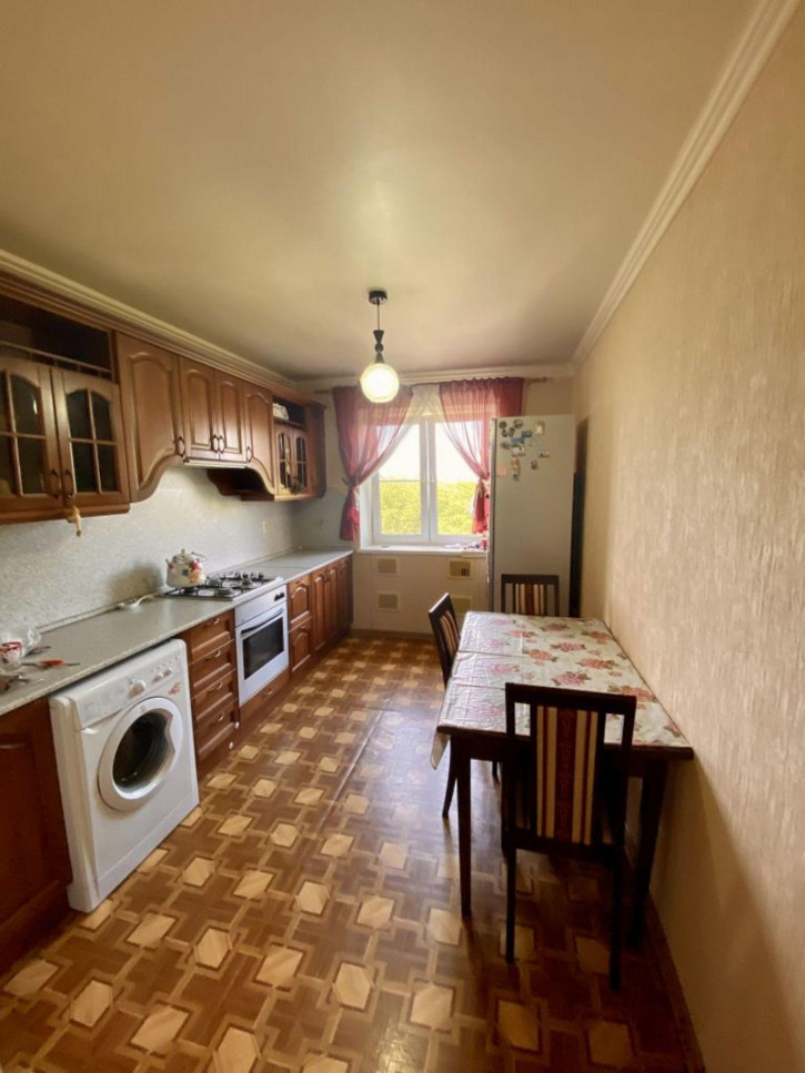3-комн квартира Захарова ул, 10