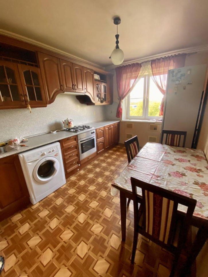 3-комн квартира Захарова ул, 10