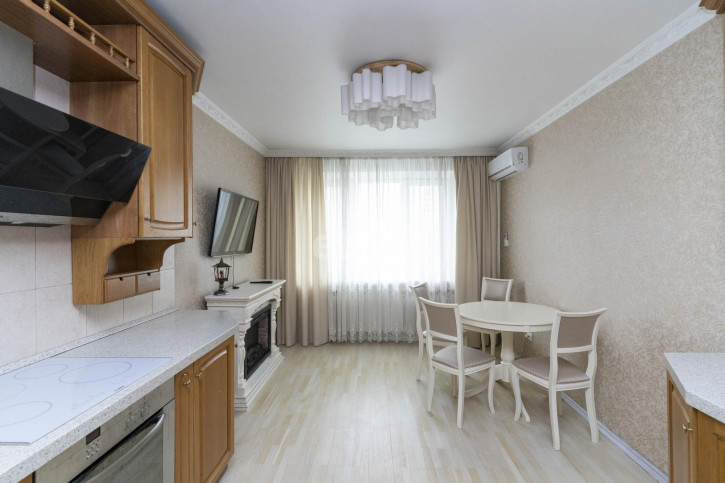 4-комн квартира Мельникайте, 127а