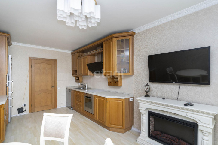 4-комн квартира Мельникайте, 127а