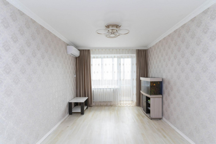 4-комн квартира Мельникайте, 127а